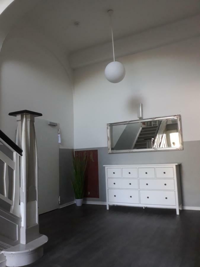 New Amsterdam Apartment